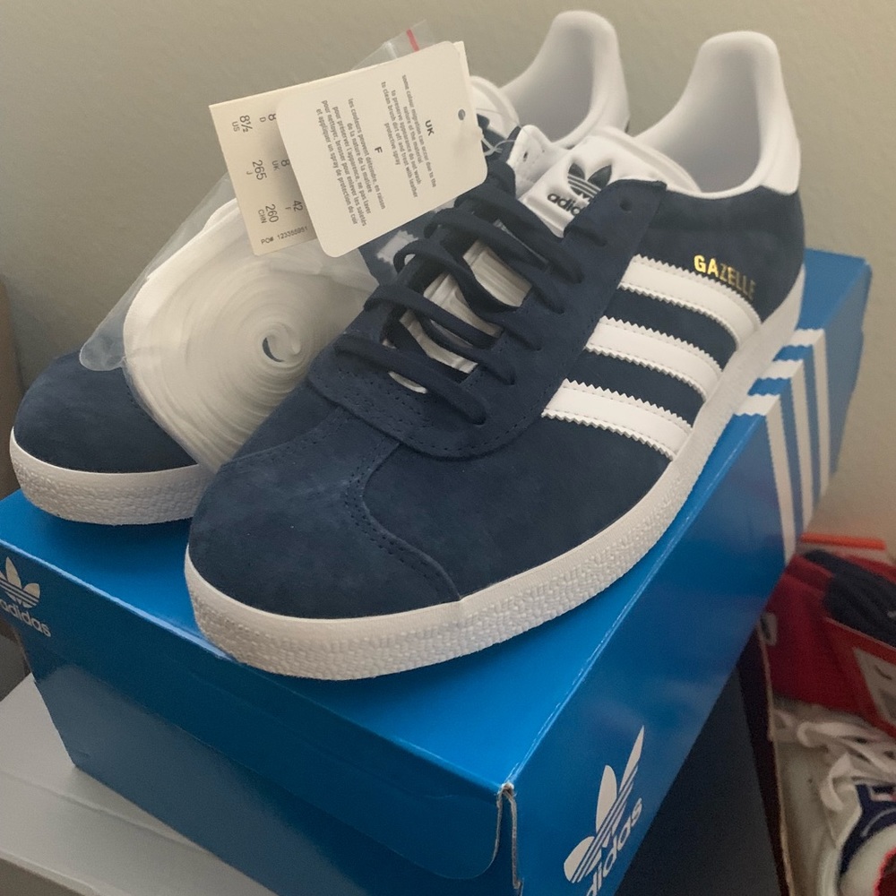 Size 12 left! Adidas gazelle navy brand new BB5478